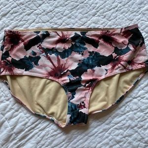 Albion Fit size Large bottoms